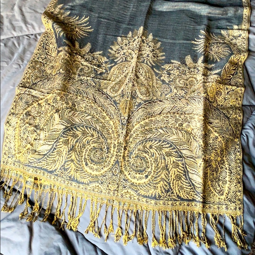 Pashmina shawl